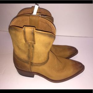 Frye Billy Short Western Cowboy Ankle Boots Cognac
